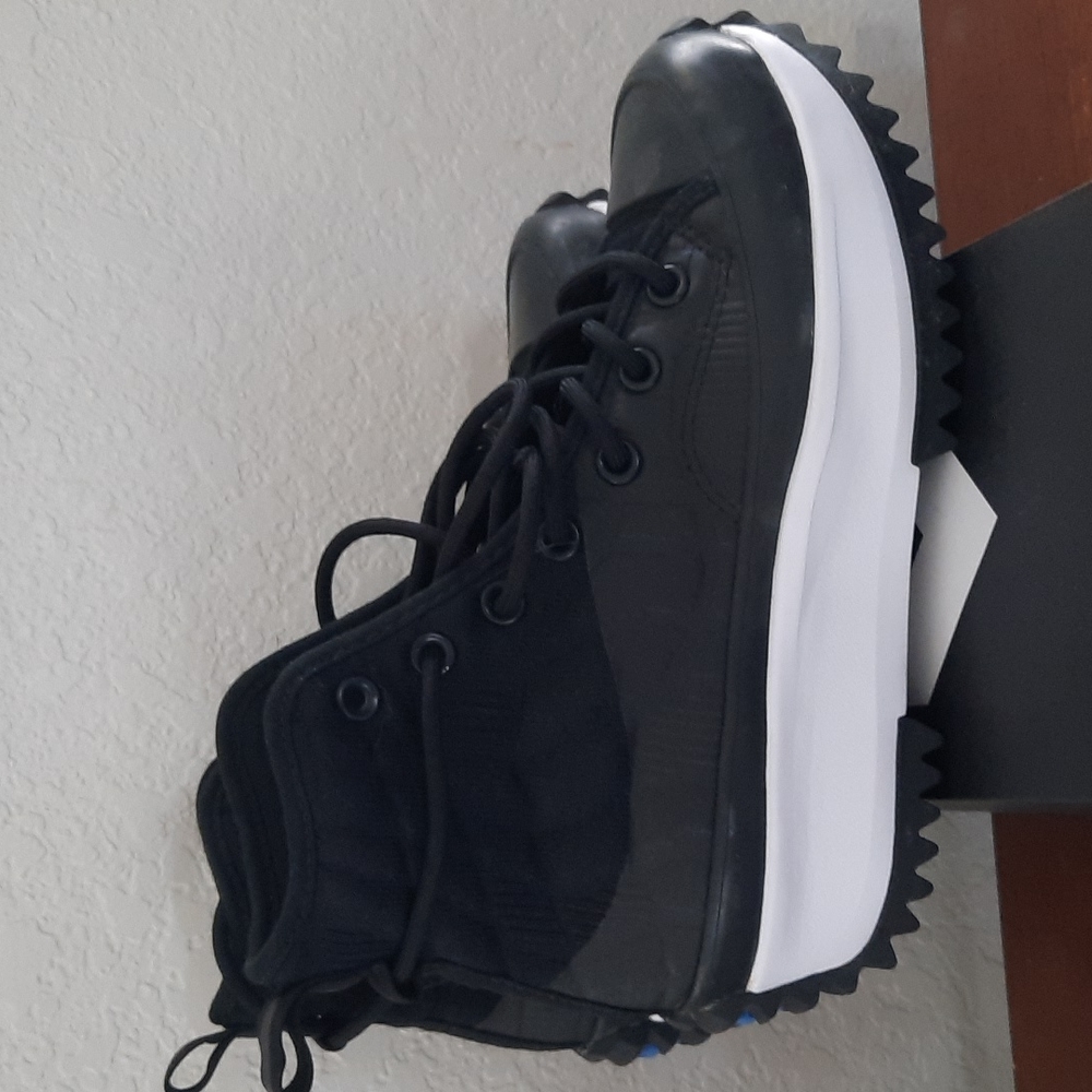 Converse hiking shoes/  chuck Taylor plataforms